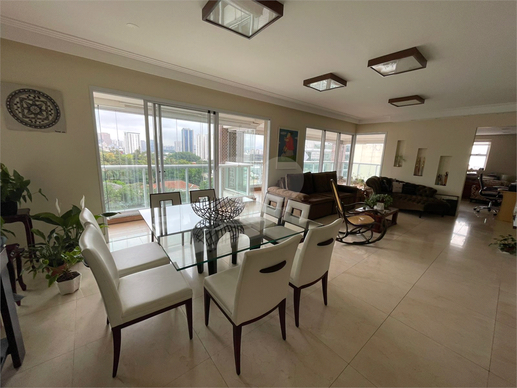 Apartamento a venda em Perdizes, 234 m2 , 4 dormitórios, 4 vagas fixas em excelente localização 