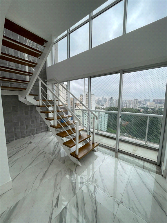 Cobertura com 297 m2, 4 suítes, 5 vagas de garagem em Perdizes! Excelente localização 