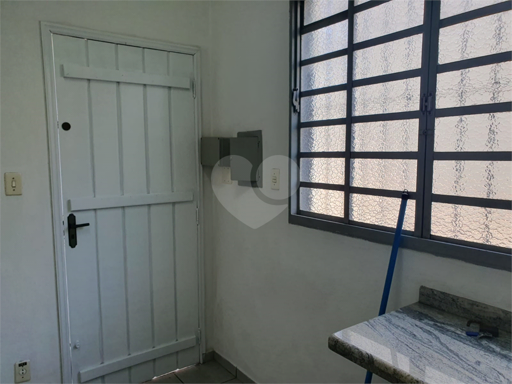 LOCAÇÃO - PRÉDIO COMERCIAL INTEIRO EM BRAGANÇA PAULISTA! Localizado na principal avenida da cidade — 11 vagas - Av. dos Imigrantes, com acesso também pela Rua Boa Vontade, próximo ao Fórum de Bragança Paulista.
Área construída: 350 m²   Terreno: 420 m² 