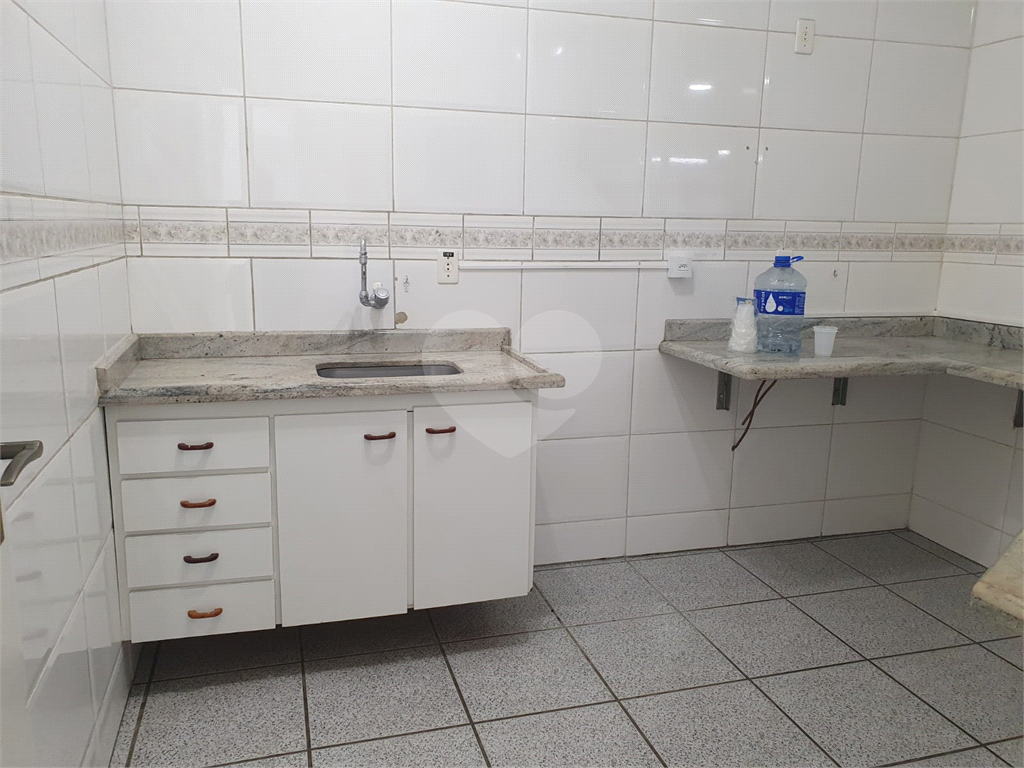 LOCAÇÃO - PRÉDIO COMERCIAL INTEIRO EM BRAGANÇA PAULISTA! Localizado na principal avenida da cidade — 11 vagas - Av. dos Imigrantes, com acesso também pela Rua Boa Vontade, próximo ao Fórum de Bragança Paulista.
Área construída: 350 m²   Terreno: 420 m² 