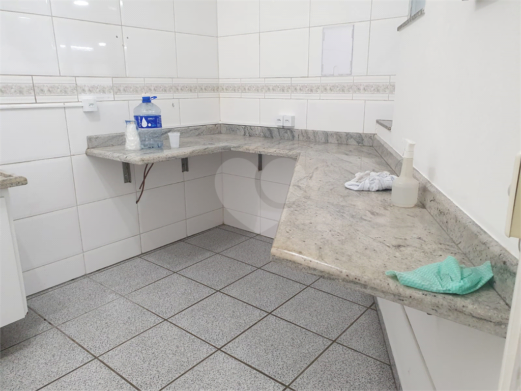 LOCAÇÃO - PRÉDIO COMERCIAL INTEIRO EM BRAGANÇA PAULISTA! Localizado na principal avenida da cidade — 11 vagas - Av. dos Imigrantes, com acesso também pela Rua Boa Vontade, próximo ao Fórum de Bragança Paulista.
Área construída: 350 m²   Terreno: 420 m² 