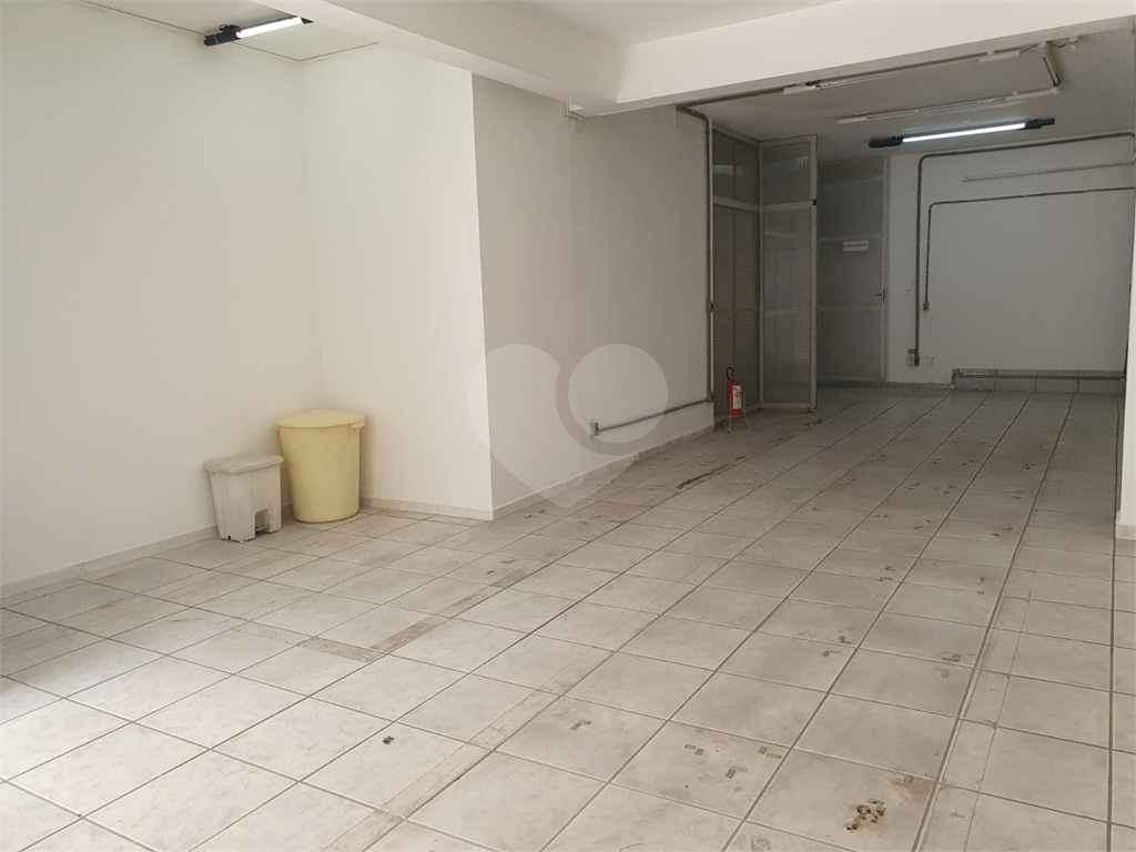 LOCAÇÃO - PRÉDIO COMERCIAL INTEIRO EM BRAGANÇA PAULISTA! Localizado na principal avenida da cidade — 11 vagas - Av. dos Imigrantes, com acesso também pela Rua Boa Vontade, próximo ao Fórum de Bragança Paulista.
Área construída: 350 m²   Terreno: 420 m² 