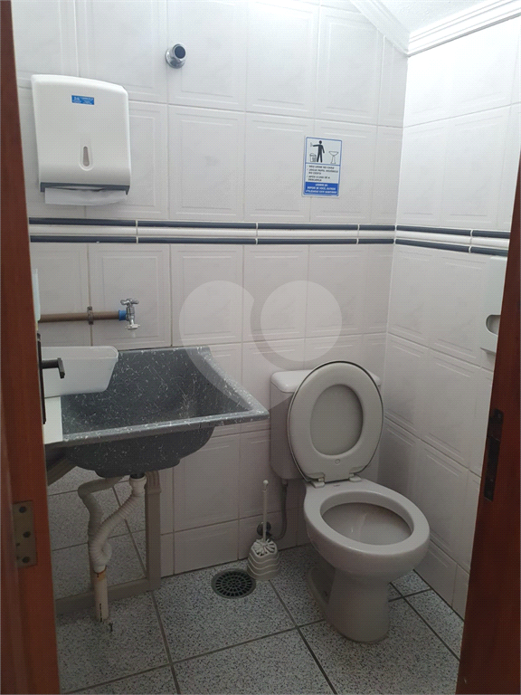 LOCAÇÃO - PRÉDIO COMERCIAL INTEIRO EM BRAGANÇA PAULISTA! Localizado na principal avenida da cidade — 11 vagas - Av. dos Imigrantes, com acesso também pela Rua Boa Vontade, próximo ao Fórum de Bragança Paulista.
Área construída: 350 m²   Terreno: 420 m² 