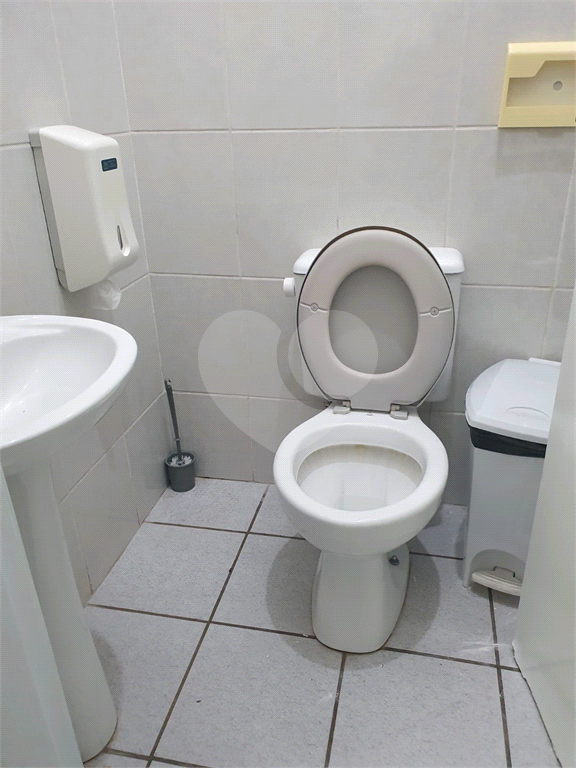 LOCAÇÃO - PRÉDIO COMERCIAL INTEIRO EM BRAGANÇA PAULISTA! Localizado na principal avenida da cidade — 11 vagas - Av. dos Imigrantes, com acesso também pela Rua Boa Vontade, próximo ao Fórum de Bragança Paulista.
Área construída: 350 m²   Terreno: 420 m² 