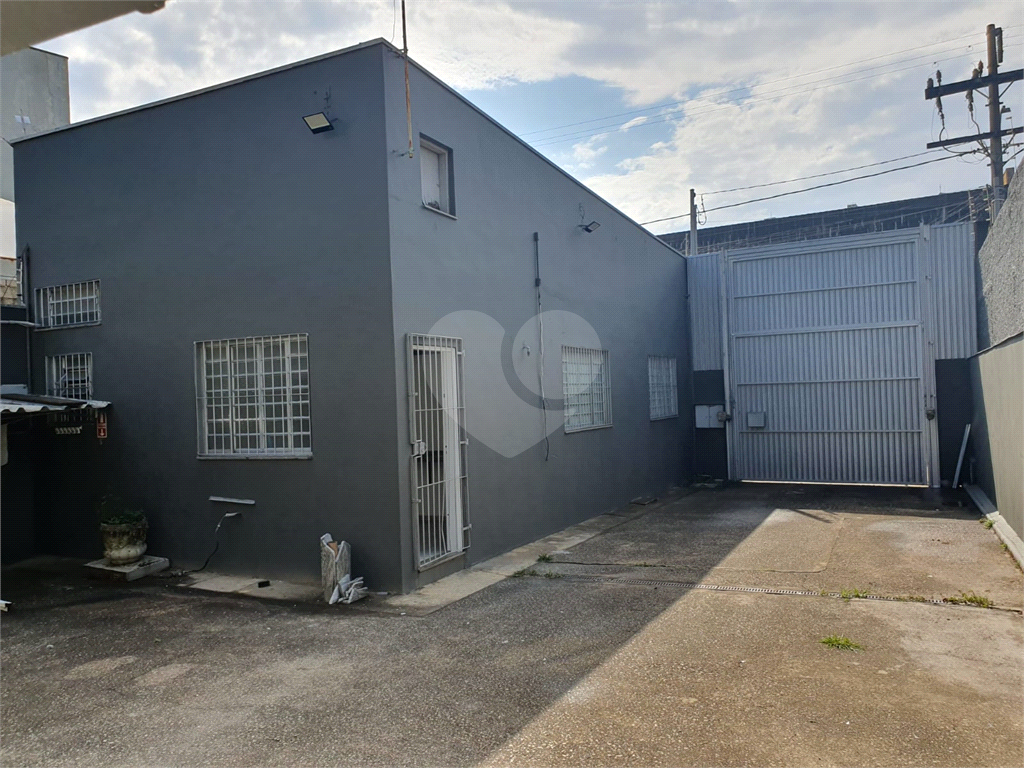 LOCAÇÃO - PRÉDIO COMERCIAL INTEIRO EM BRAGANÇA PAULISTA! Localizado na principal avenida da cidade — 11 vagas - Av. dos Imigrantes, com acesso também pela Rua Boa Vontade, próximo ao Fórum de Bragança Paulista.
Área construída: 350 m²   Terreno: 420 m² 