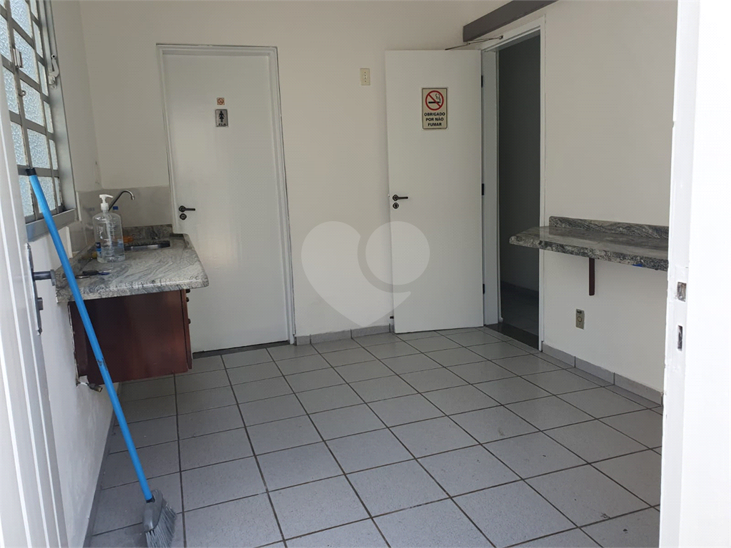 LOCAÇÃO - PRÉDIO COMERCIAL INTEIRO EM BRAGANÇA PAULISTA! Localizado na principal avenida da cidade — 11 vagas - Av. dos Imigrantes, com acesso também pela Rua Boa Vontade, próximo ao Fórum de Bragança Paulista.
Área construída: 350 m²   Terreno: 420 m² 