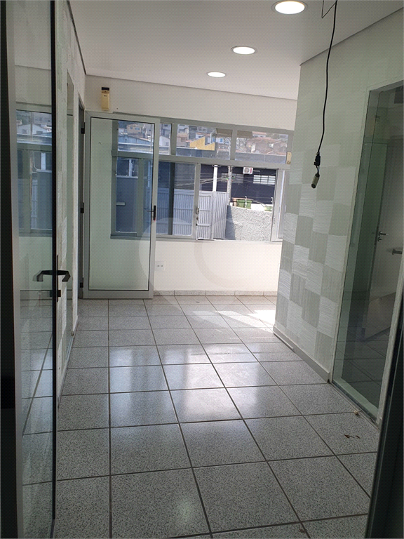 LOCAÇÃO - PRÉDIO COMERCIAL INTEIRO EM BRAGANÇA PAULISTA! Localizado na principal avenida da cidade — 11 vagas - Av. dos Imigrantes, com acesso também pela Rua Boa Vontade, próximo ao Fórum de Bragança Paulista.
Área construída: 350 m²   Terreno: 420 m² 