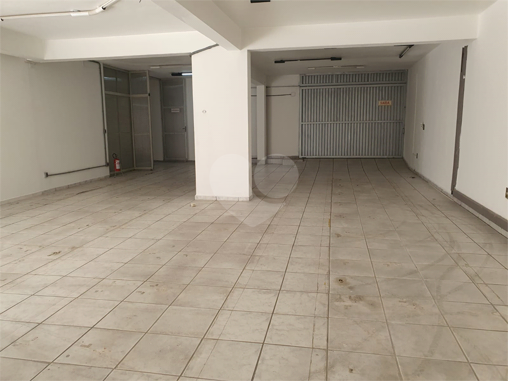 LOCAÇÃO - PRÉDIO COMERCIAL INTEIRO EM BRAGANÇA PAULISTA! Localizado na principal avenida da cidade — 11 vagas - Av. dos Imigrantes, com acesso também pela Rua Boa Vontade, próximo ao Fórum de Bragança Paulista.
Área construída: 350 m²   Terreno: 420 m² 