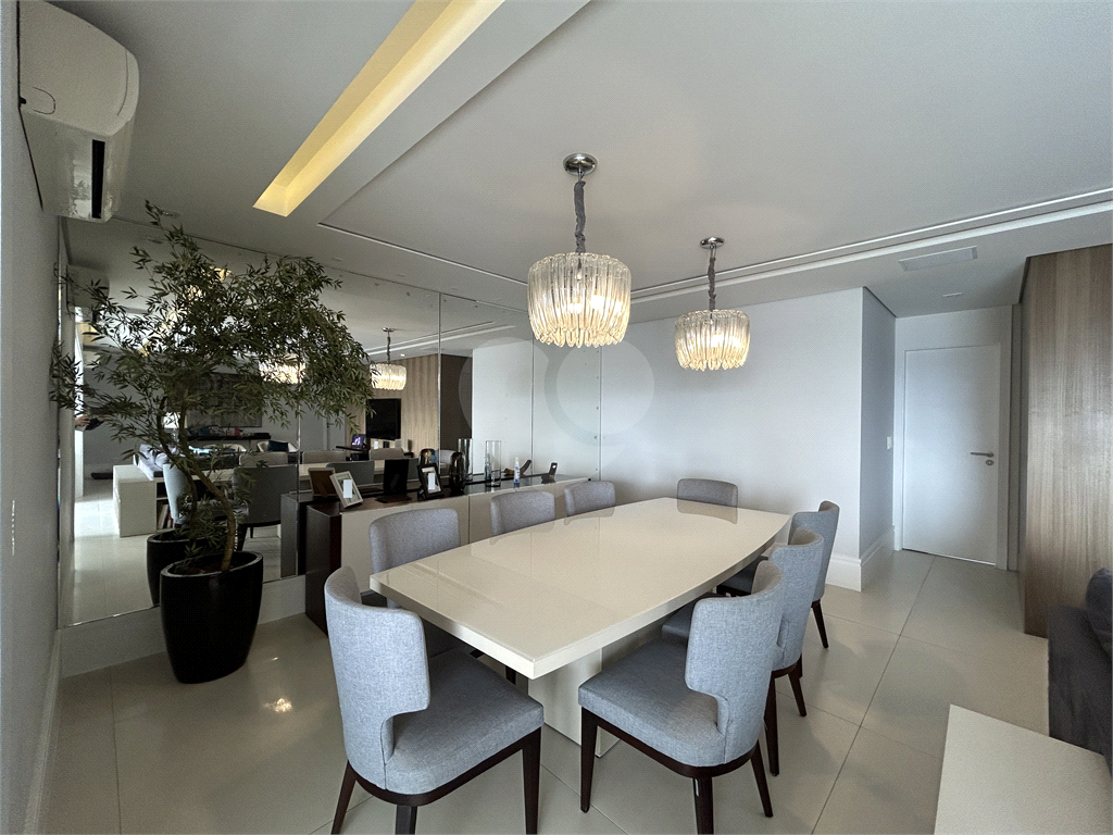 Apartamento de 210m2 na Vila Leopoldina em andar bem alto com 04 dormitórios, sendo 03 suítes e 01 Escritório com 03 vagas 