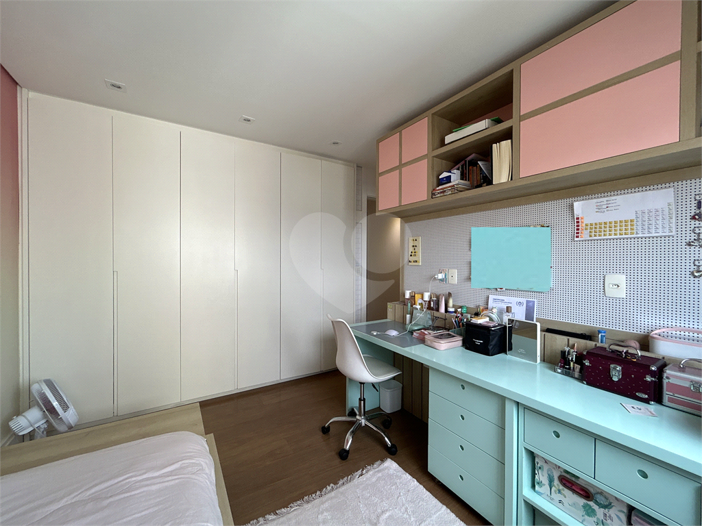 Apartamento de 210m2 na Vila Leopoldina em andar bem alto com 04 dormitórios, sendo 03 suítes e 01 Escritório com 03 vagas 