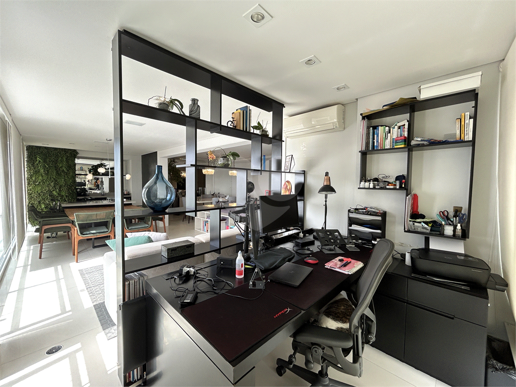 Apartamento de 210m2 na Vila Leopoldina em andar bem alto com 04 dormitórios, sendo 03 suítes e 01 Escritório com 03 vagas 