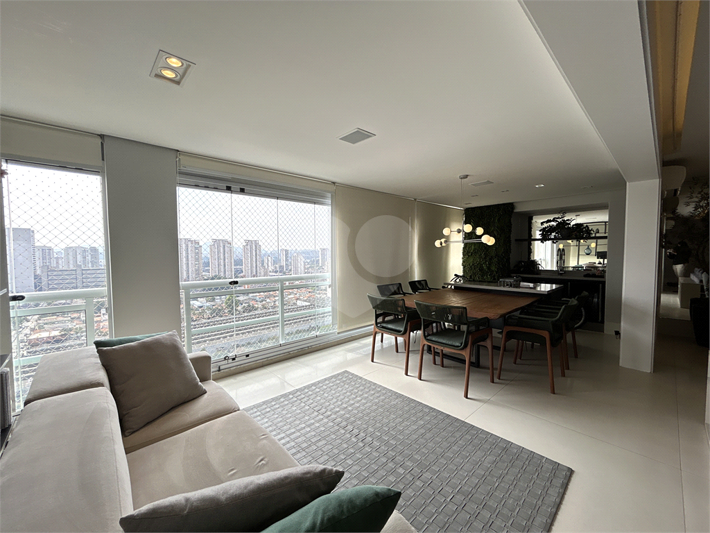 Apartamento de 210m2 na Vila Leopoldina em andar bem alto com 04 dormitórios, sendo 03 suítes e 01 Escritório com 03 vagas 
