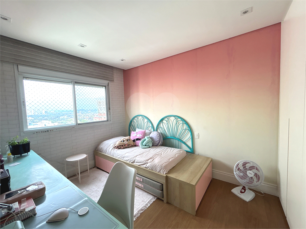 Apartamento de 210m2 na Vila Leopoldina em andar bem alto com 04 dormitórios, sendo 03 suítes e 01 Escritório com 03 vagas 