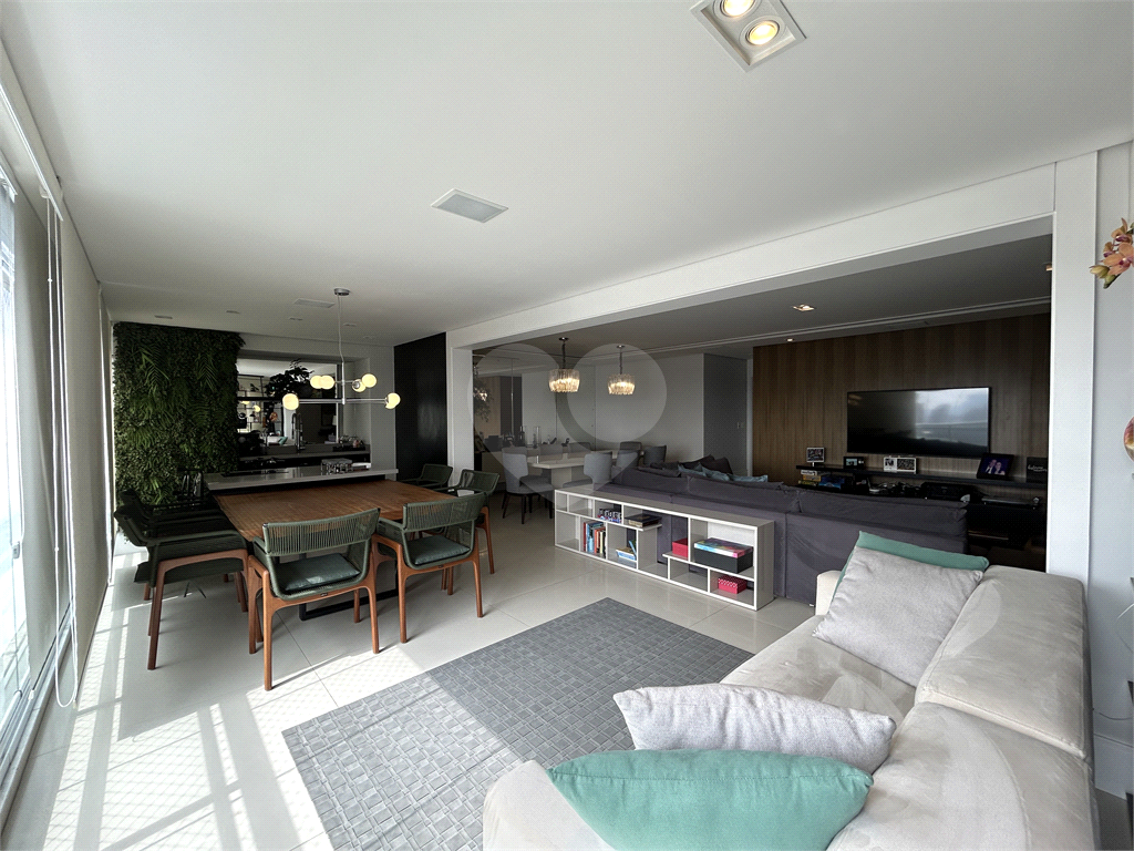 Apartamento de 210m2 na Vila Leopoldina em andar bem alto com 04 dormitórios, sendo 03 suítes e 01 Escritório com 03 vagas 