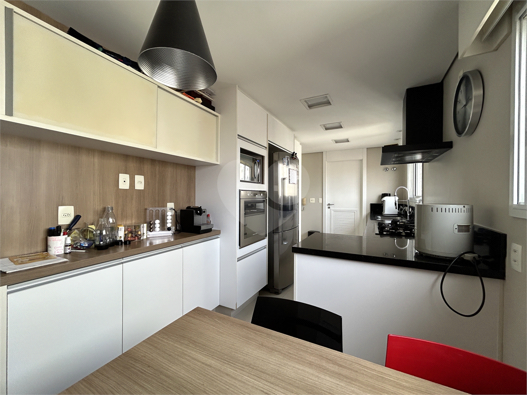 Apartamento de 210m2 na Vila Leopoldina em andar bem alto com 04 dormitórios, sendo 03 suítes e 01 Escritório com 03 vagas 