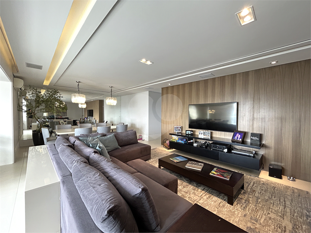 Apartamento de 210m2 na Vila Leopoldina em andar bem alto com 04 dormitórios, sendo 03 suítes e 01 Escritório com 03 vagas 