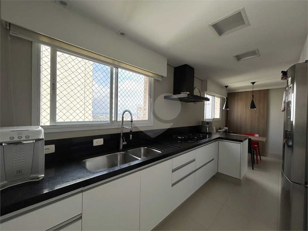 Apartamento de 210m2 na Vila Leopoldina em andar bem alto com 04 dormitórios, sendo 03 suítes e 01 Escritório com 03 vagas 