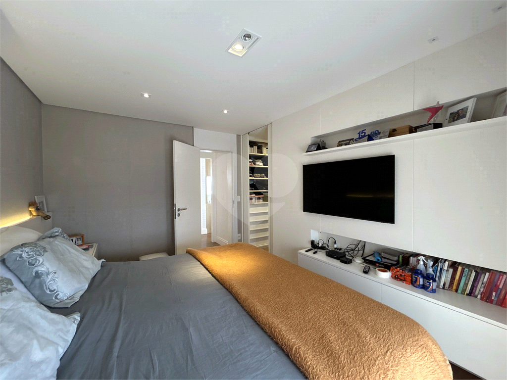 Apartamento de 210m2 na Vila Leopoldina em andar bem alto com 04 dormitórios, sendo 03 suítes e 01 Escritório com 03 vagas 