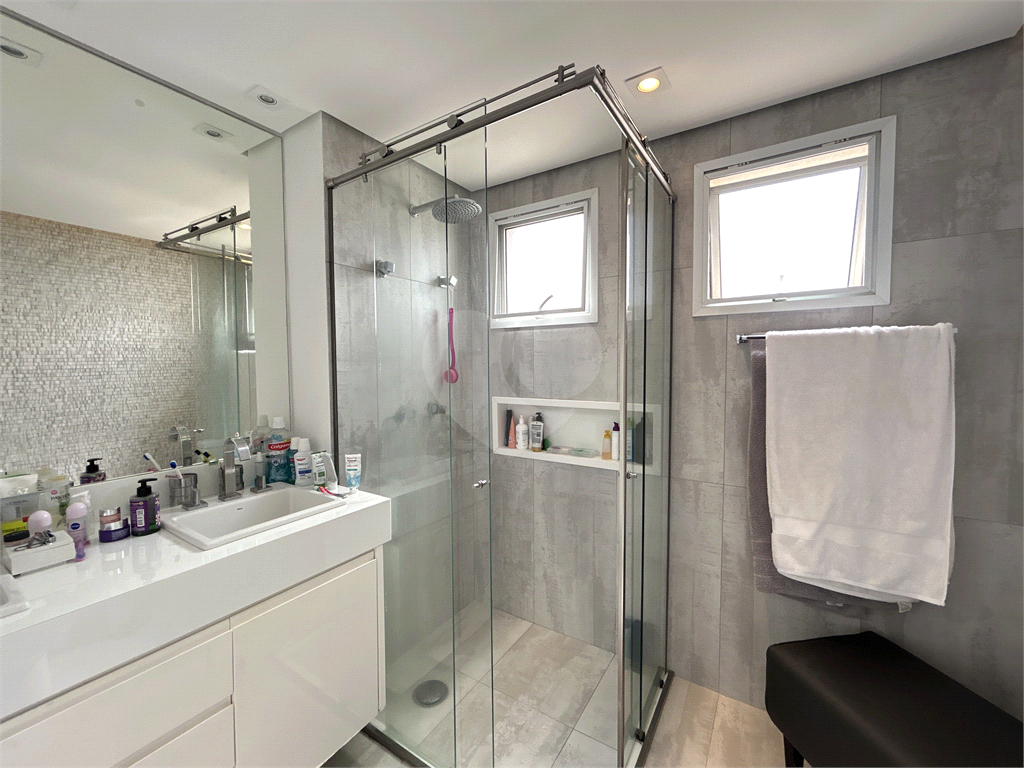 Apartamento de 210m2 na Vila Leopoldina em andar bem alto com 04 dormitórios, sendo 03 suítes e 01 Escritório com 03 vagas 