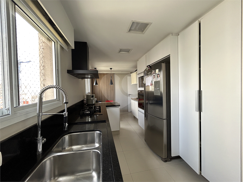 Apartamento de 210m2 na Vila Leopoldina em andar bem alto com 04 dormitórios, sendo 03 suítes e 01 Escritório com 03 vagas 