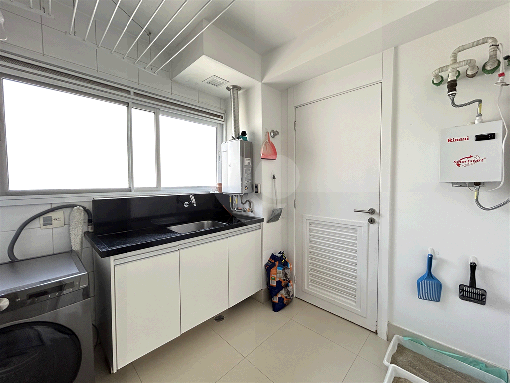Apartamento de 210m2 na Vila Leopoldina em andar bem alto com 04 dormitórios, sendo 03 suítes e 01 Escritório com 03 vagas 