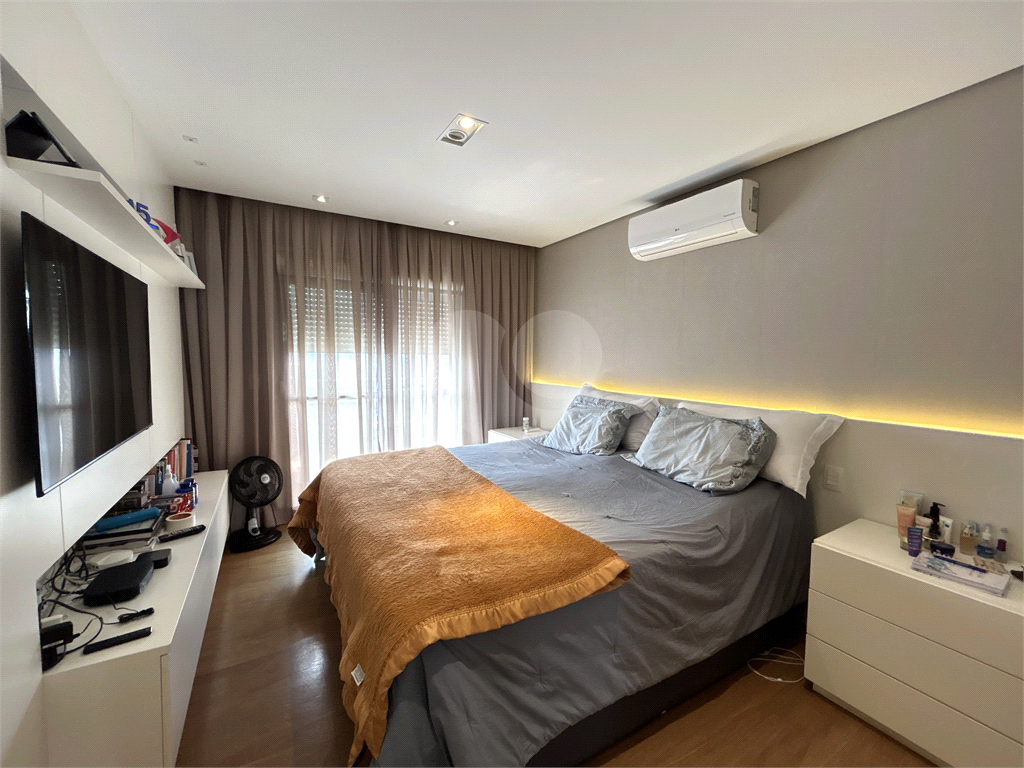 Apartamento de 210m2 na Vila Leopoldina em andar bem alto com 04 dormitórios, sendo 03 suítes e 01 Escritório com 03 vagas 
