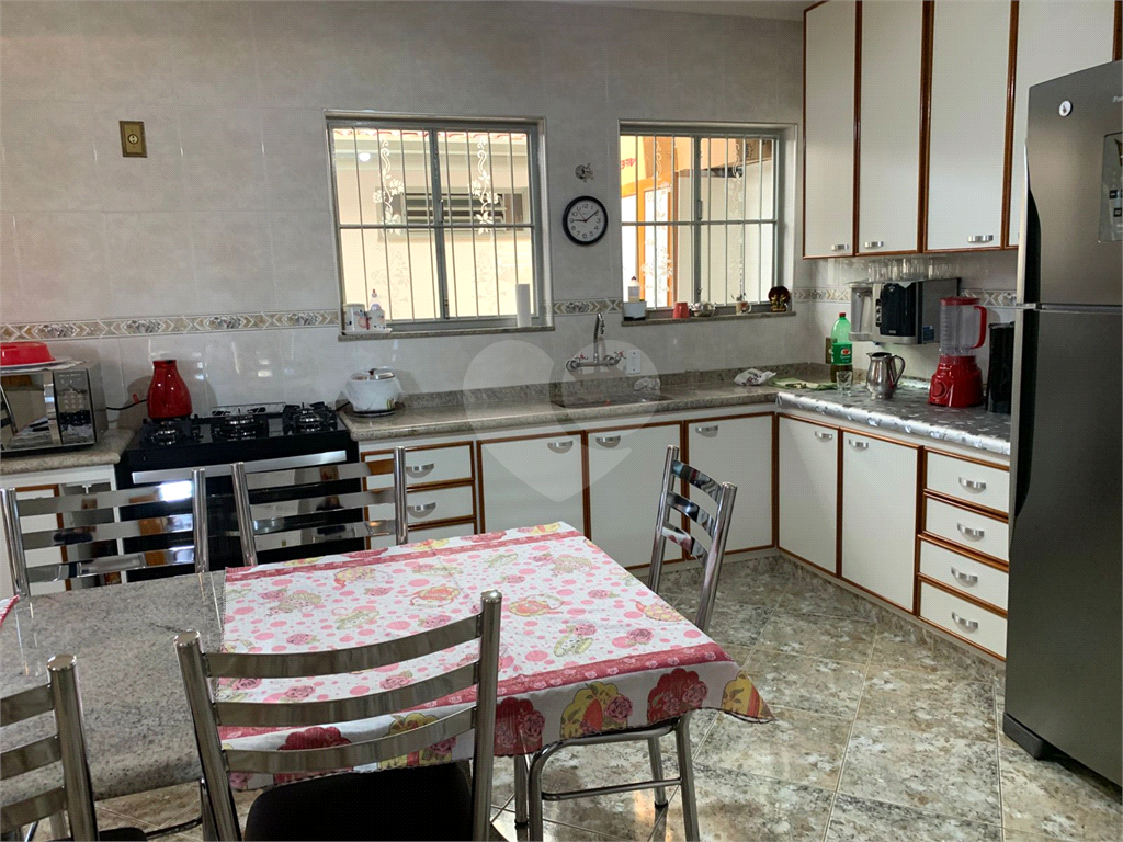 Casa para alugar com 2 quartos, 200m² - Foto 8