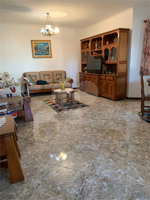 Casa para alugar com 2 quartos, 200m² - Foto 4