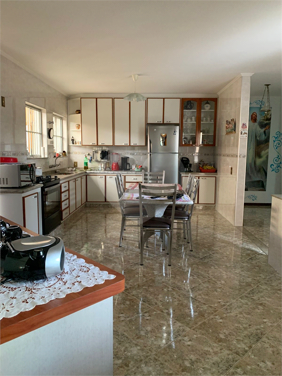 Casa para alugar com 2 quartos, 200m² - Foto 10