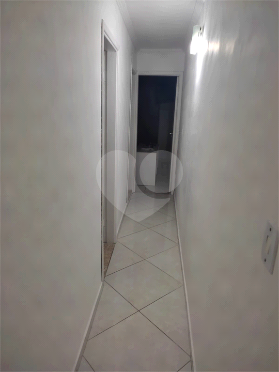 Casa 3 Dormitórios com Quintal e Churrasqueira em Rua Tranquila