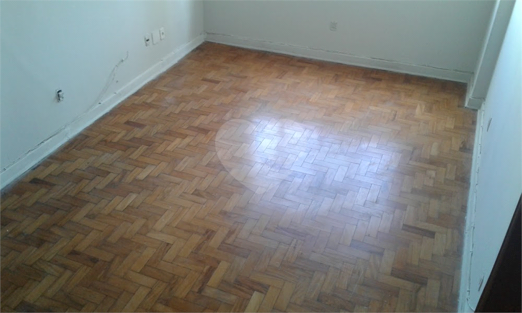 APARTAMENTO em CENTRO