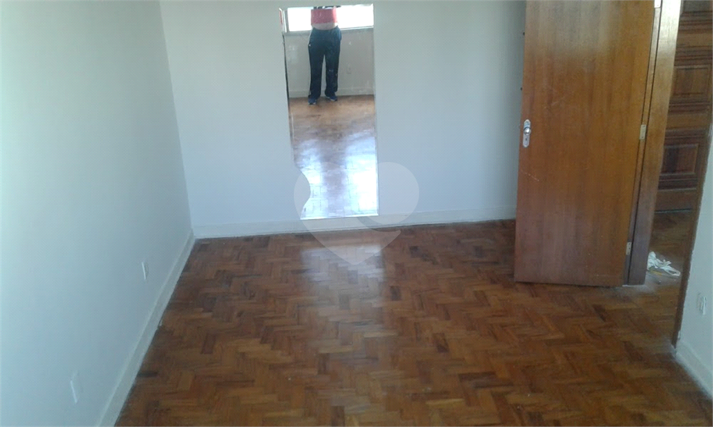 APARTAMENTO em CENTRO
