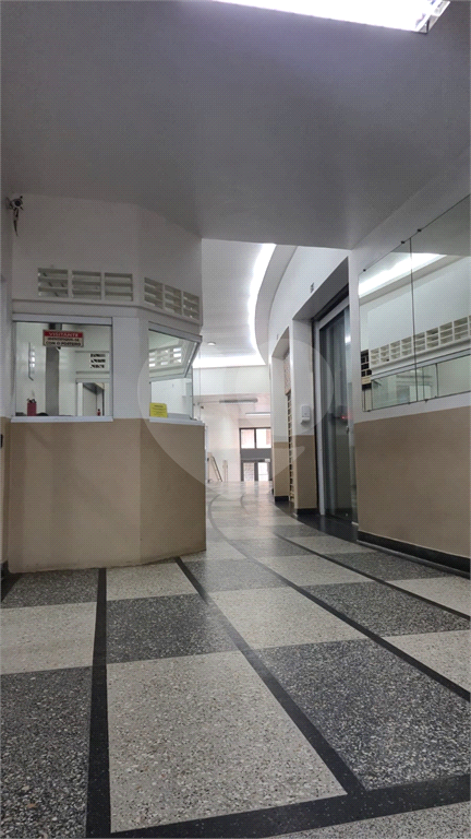 APARTAMENTO em CENTRO