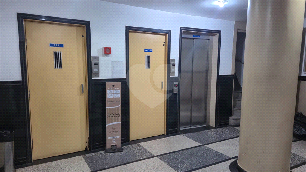 APARTAMENTO em CENTRO