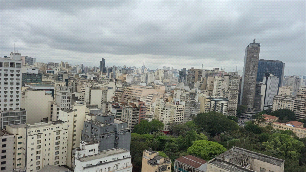 APARTAMENTO em CENTRO