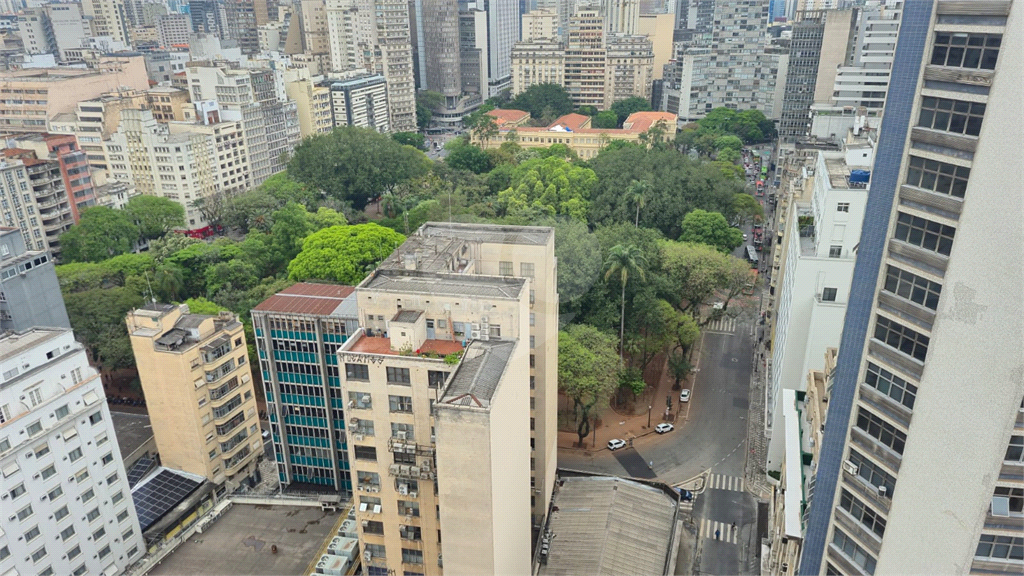 APARTAMENTO em CENTRO