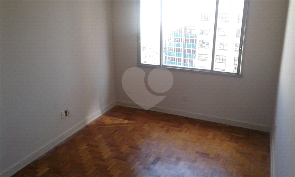 APARTAMENTO em CENTRO