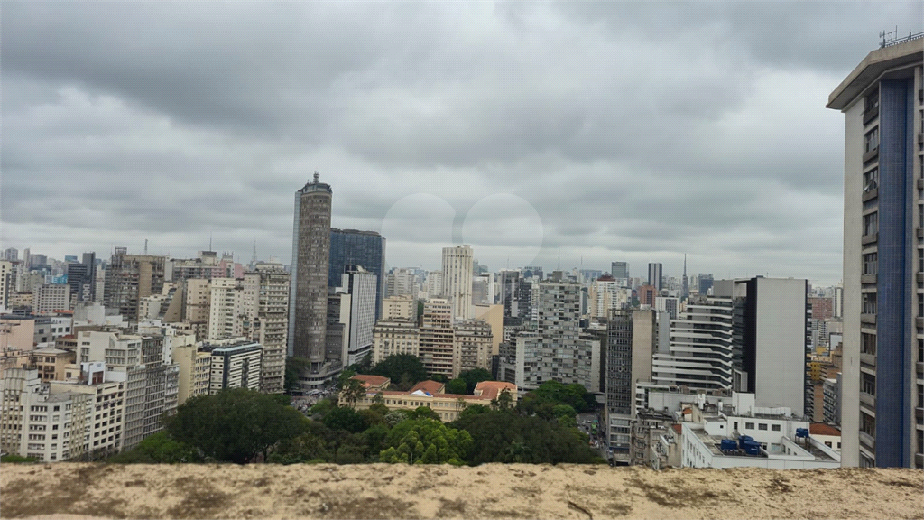 APARTAMENTO em CENTRO