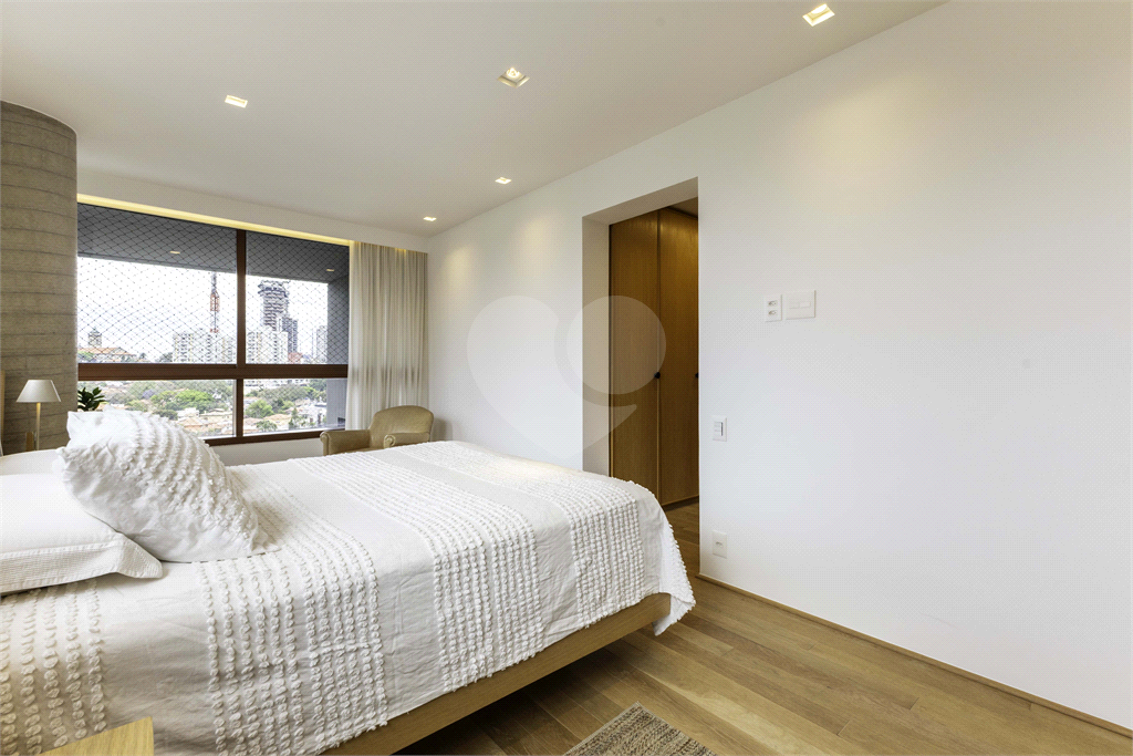 Apartamento dúplex para venda, com 196 m, 3 suítes e 3 vagas na Vila Madalena-SP