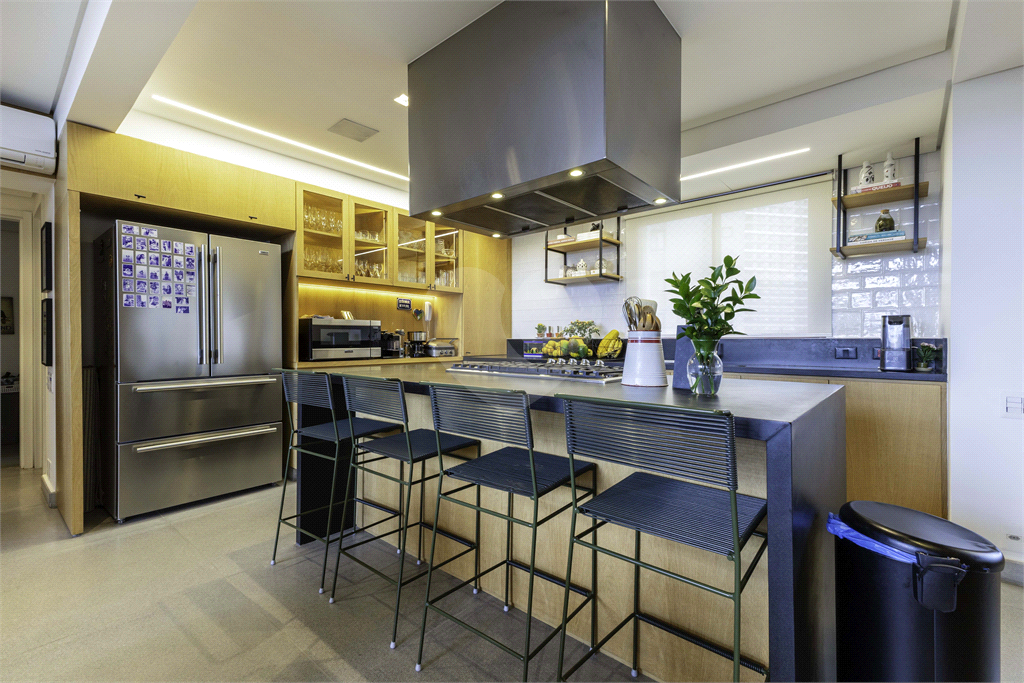 Apartamento dúplex para venda, com 196 m, 3 suítes e 3 vagas na Vila Madalena-SP