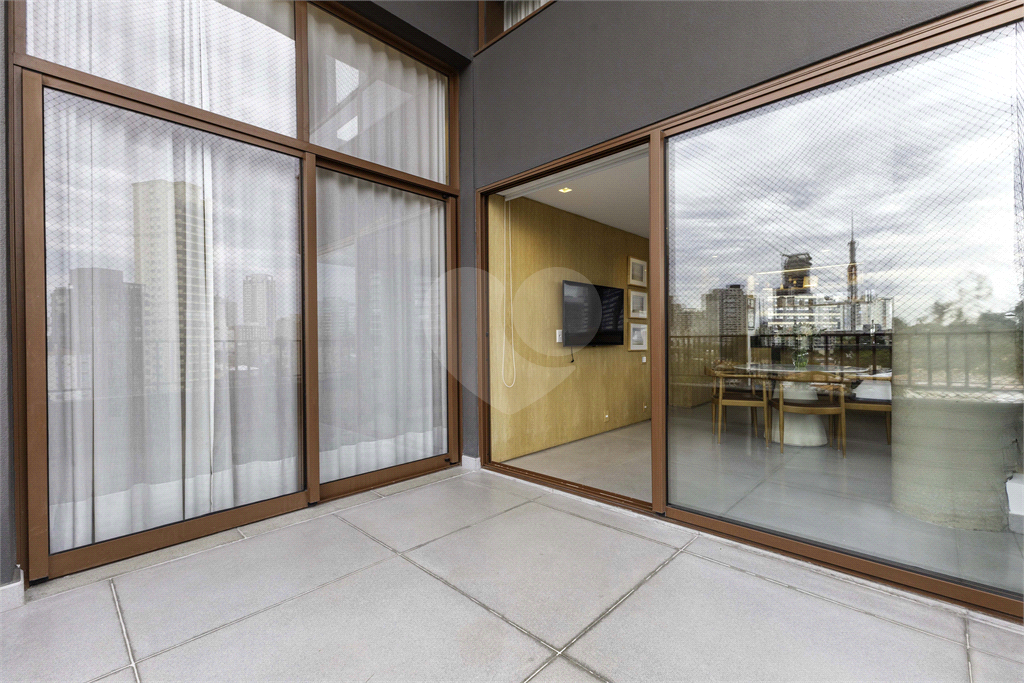 Apartamento dúplex para venda, com 196 m, 3 suítes e 3 vagas na Vila Madalena-SP