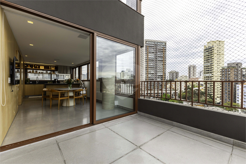 Apartamento dúplex para venda, com 196 m, 3 suítes e 3 vagas na Vila Madalena-SP
