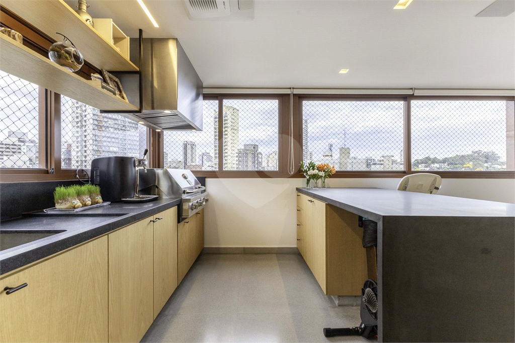 Apartamento dúplex para venda, com 196 m, 3 suítes e 3 vagas na Vila Madalena-SP