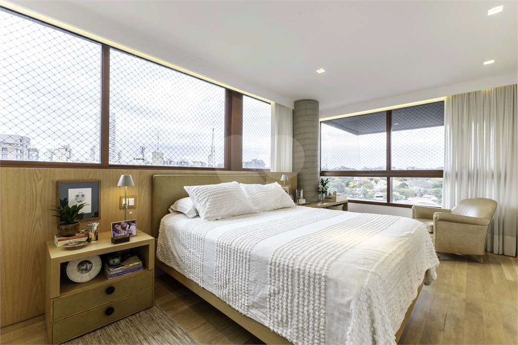 Apartamento dúplex para venda, com 196 m, 3 suítes e 3 vagas na Vila Madalena-SP