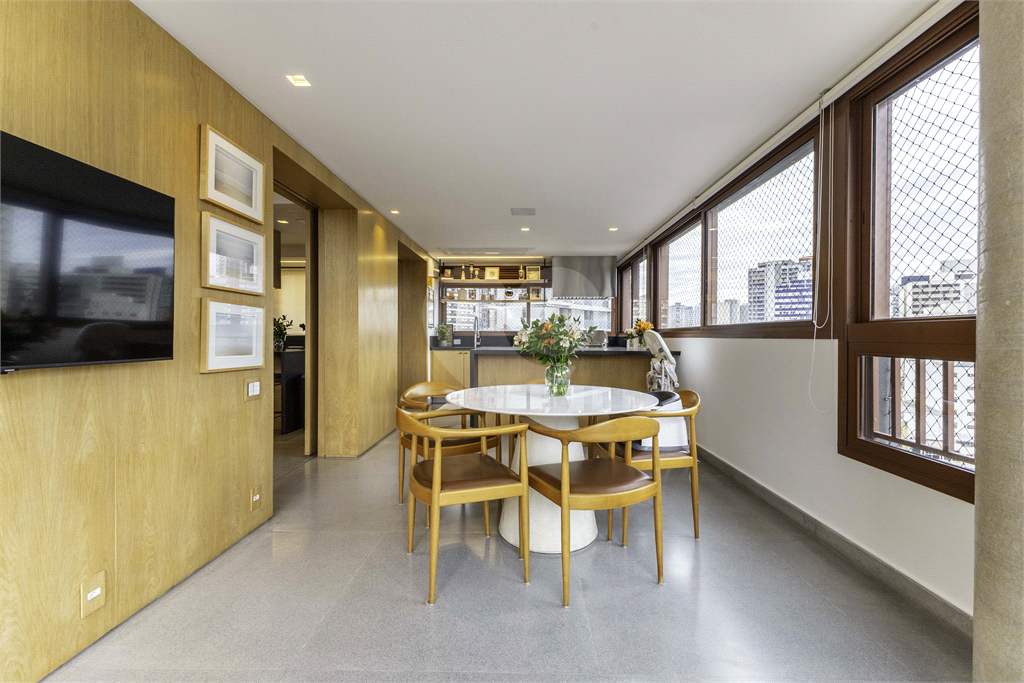 Apartamento dúplex para venda, com 196 m, 3 suítes e 3 vagas na Vila Madalena-SP