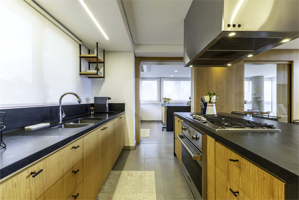 Apartamento dúplex para venda, com 196 m, 3 suítes e 3 vagas na Vila Madalena-SP