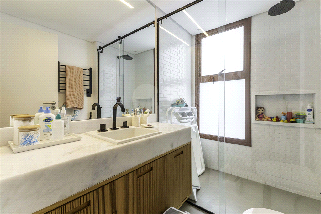 Apartamento dúplex para venda, com 196 m, 3 suítes e 3 vagas na Vila Madalena-SP