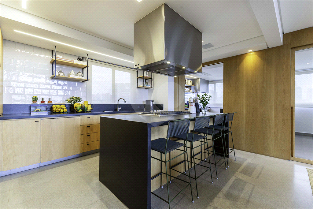Apartamento dúplex para venda, com 196 m, 3 suítes e 3 vagas na Vila Madalena-SP