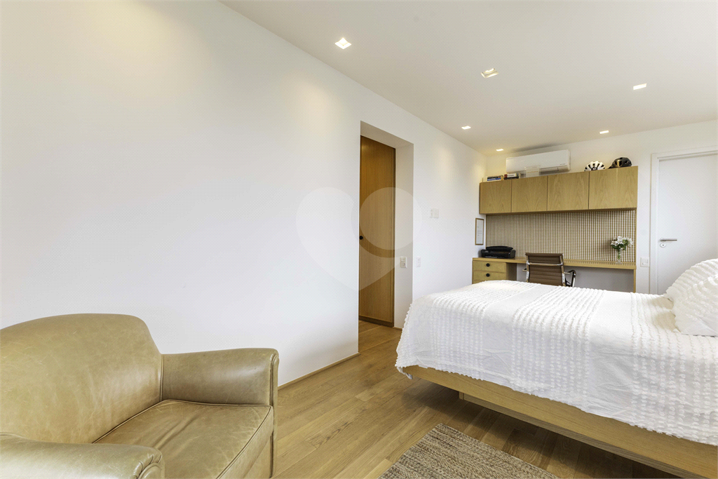 Apartamento dúplex para venda, com 196 m, 3 suítes e 3 vagas na Vila Madalena-SP