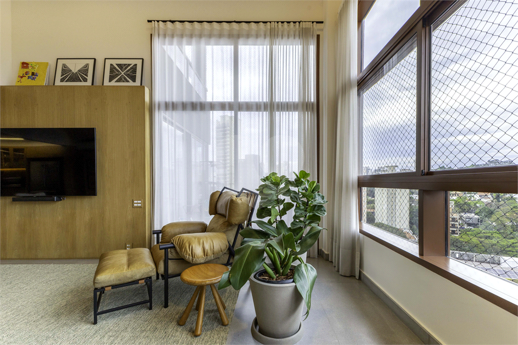 Apartamento dúplex para venda, com 196 m, 3 suítes e 3 vagas na Vila Madalena-SP